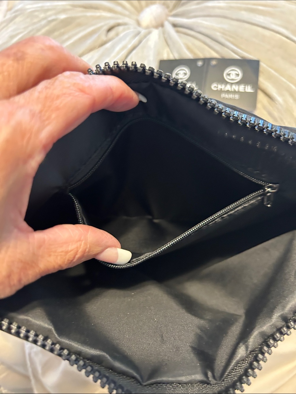 Chanel bag in dust cover GWP - Picture 10 of 12